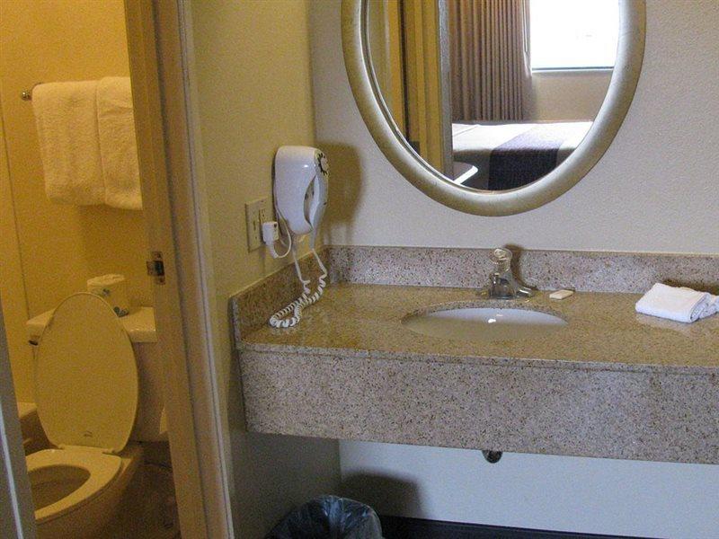 Red Roof Inn Акрон Экстерьер фото