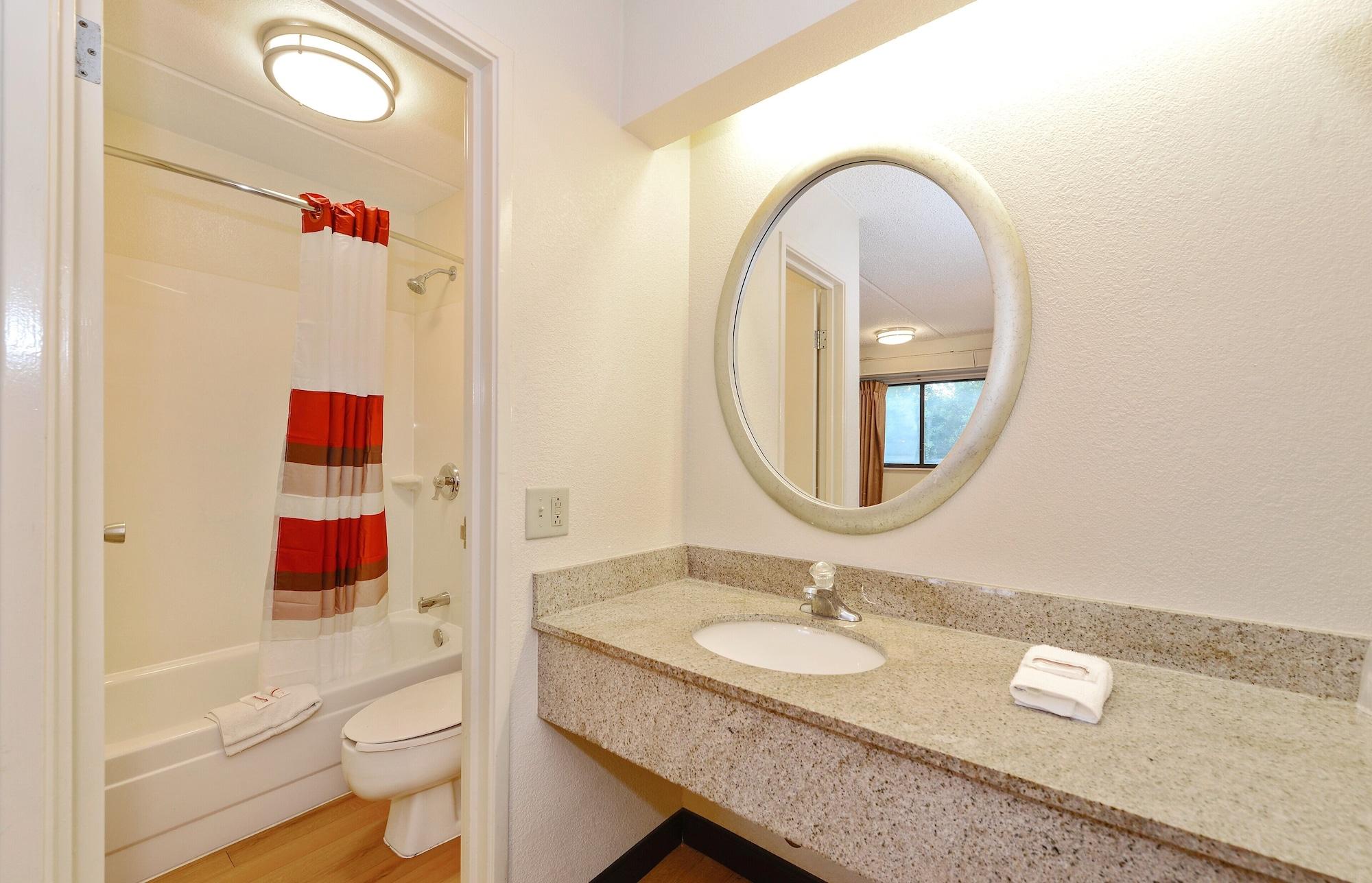 Red Roof Inn Акрон Экстерьер фото