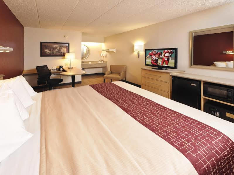 Red Roof Inn Акрон Экстерьер фото
